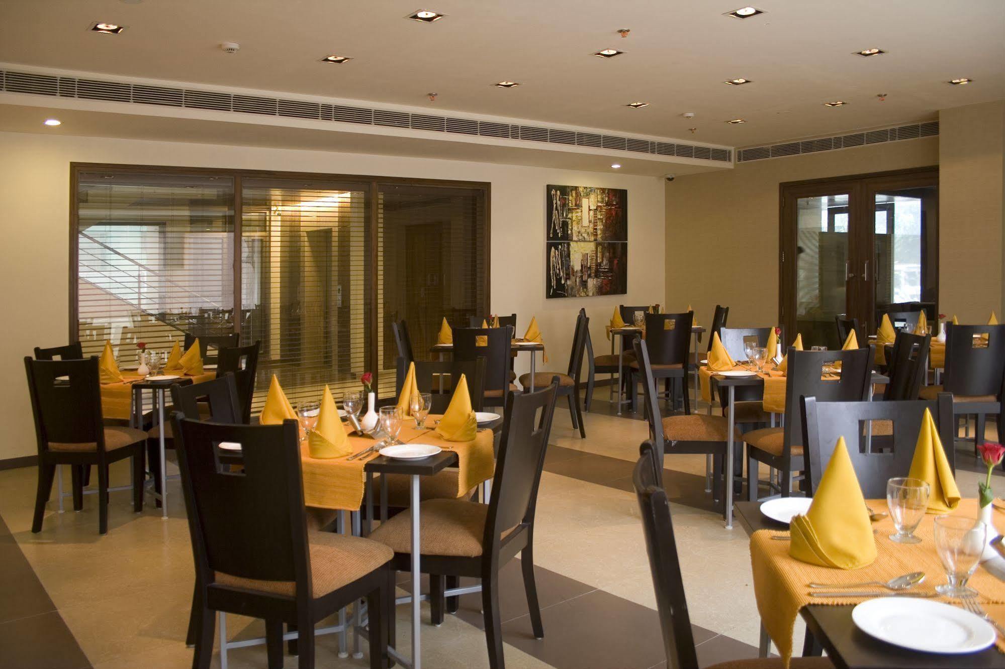 Shervani Nehru Place Új-Delhi Kültér fotó