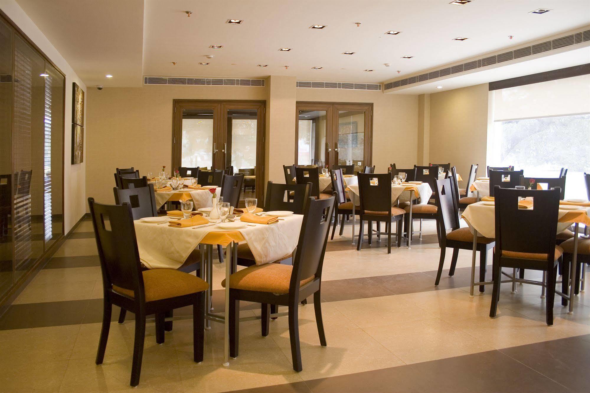 Shervani Nehru Place Új-Delhi Kültér fotó
